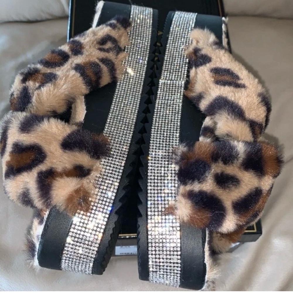 Leopard Print Fuzzy Sandals - Picture 3 of 5